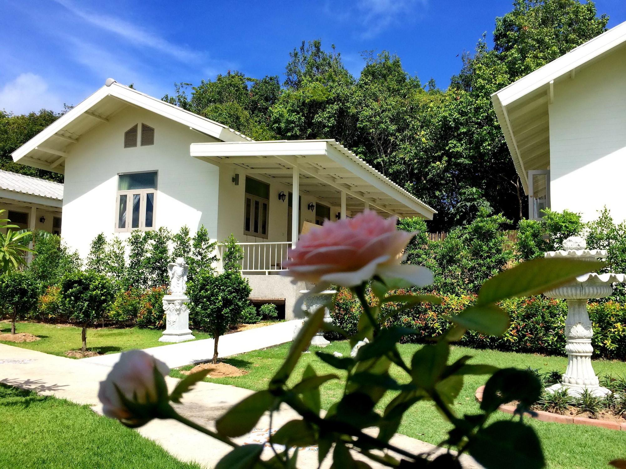 Perennial Resort Nai Yang Bagian luar foto